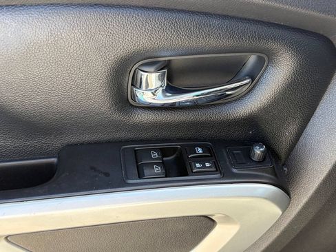 Used 2018 Nissan Titan SV w/ SV Convenience Package AWD/4WD image 6