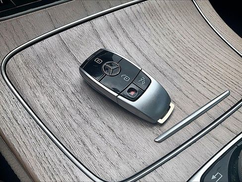 Used 2018 Mercedes-Benz E 400 Coupe w/ Premium 2 Package image 8