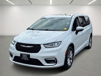 Used 2023 Chrysler Pacifica Touring-L