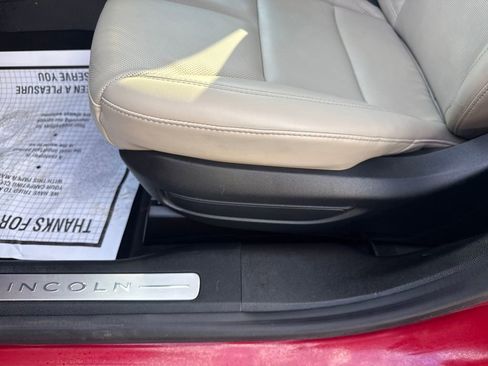 Used 2025 Lincoln Corsair AWD w/ Equipment Group 101A image 32
