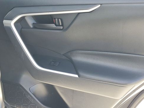 Used 2019 Toyota RAV4 LE image 40