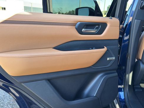 New 2026 Nissan Armada SL w/ Captain's Chari Seat Package image 15
