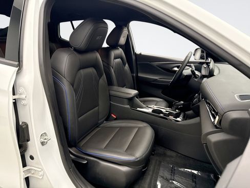 Used 2025 Buick Envista Sport Touring image 16