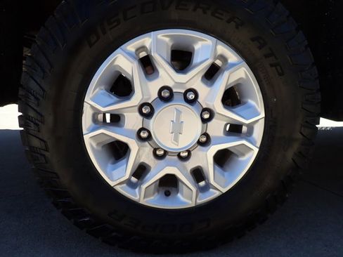 Used 2020 Chevrolet Silverado 2500 LT w/ Convenience Package image 7