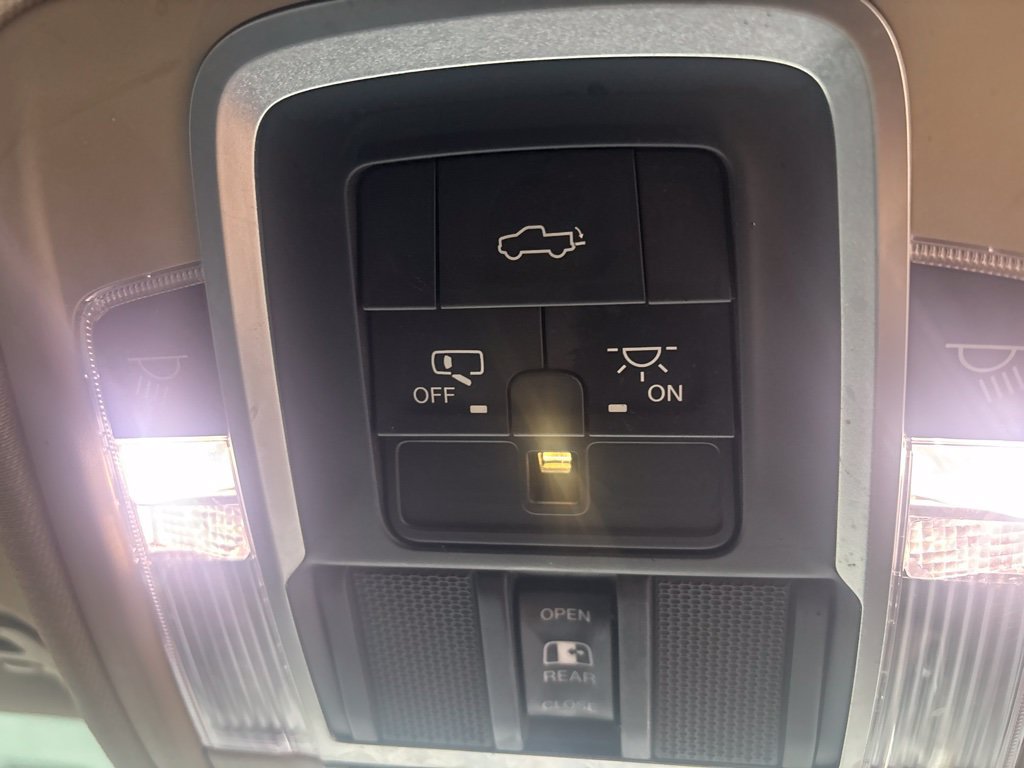 Used 2019 RAM 1500 Laramie AWD/4WD image 8
