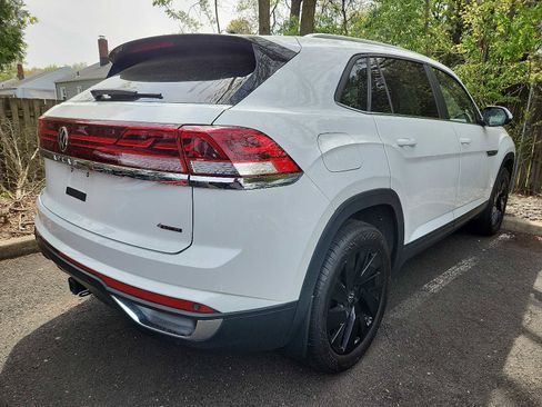 Used 2024 Volkswagen Atlas Cross Sport SE AWD/4WD image 2