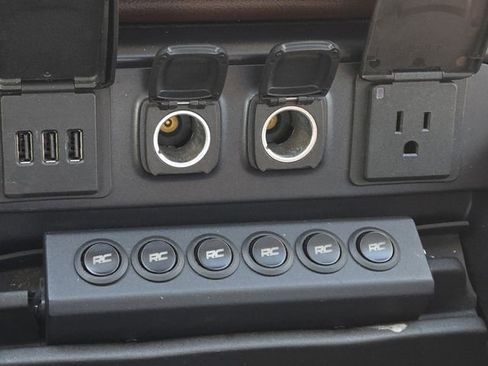 Used 2015 Chevrolet Silverado 1500 High Country w/ High Country Premium Package image 8