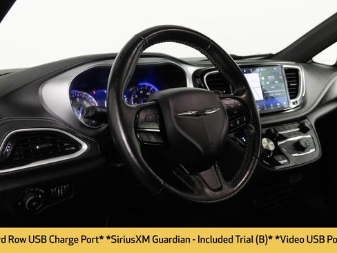 Used 2021 Chrysler Pacifica Touring-L w/ Uconnect Theater Family Group image 37