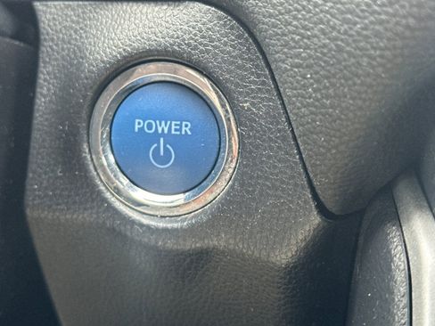 Used 2021 Toyota RAV4 XLE AWD/4WD image 25