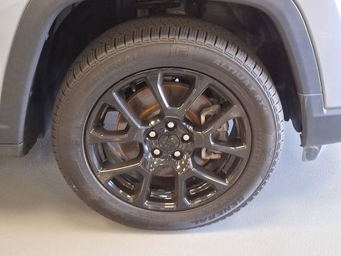 Certified 2023 Jeep Compass Latitude w/ Sun and Sound Group AWD/4WD image 8