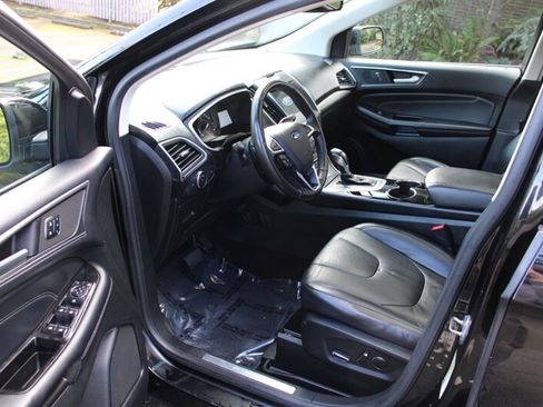 Used 2016 Ford Edge Titanium image 5