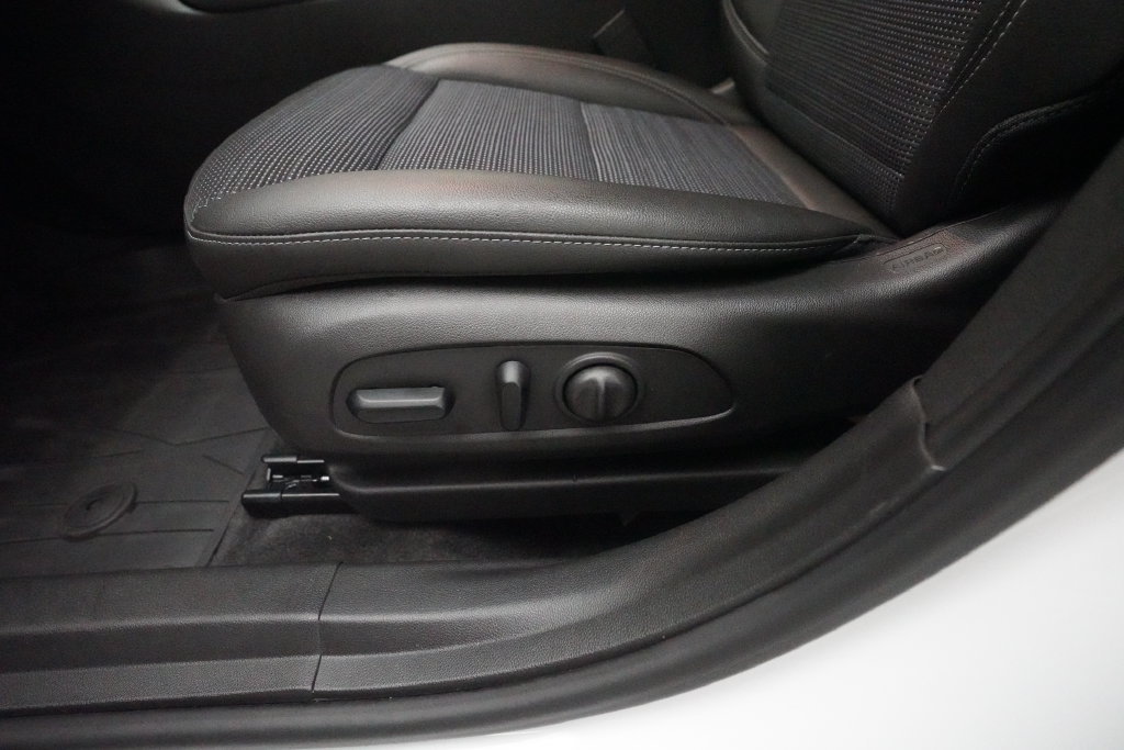Used 2025 Buick Envista Preferred w/ Convenience I Package FWD image 28