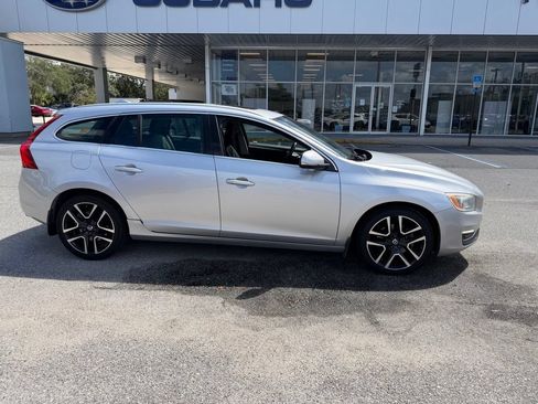 Used 2017 Volvo V60 T5 Premier w/ Convenience Package FWD image 2