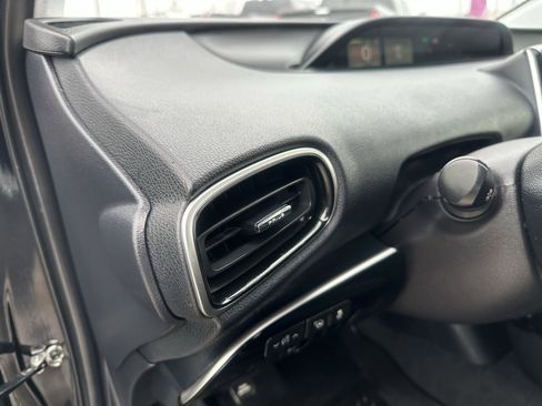 Used 2022 Toyota Prius LE image 45