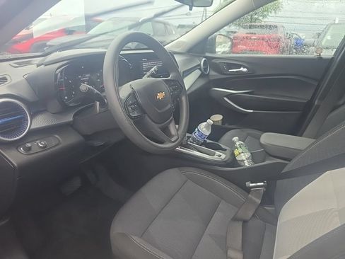 Used 2025 Chevrolet Trax LS FWD image 7