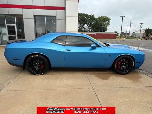 Used 2016 Dodge Challenger SRT Hellcat RWD image 7