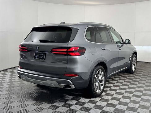 Used 2024 BMW X5 xDrive40i w/ Premium Package image 10
