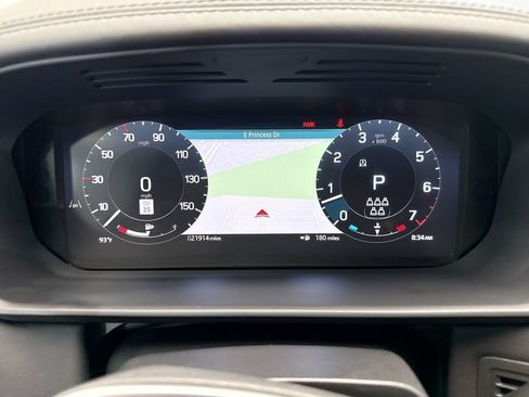 Used 2024 Land Rover Discovery Metropolitan Edition AWD/4WD image 33