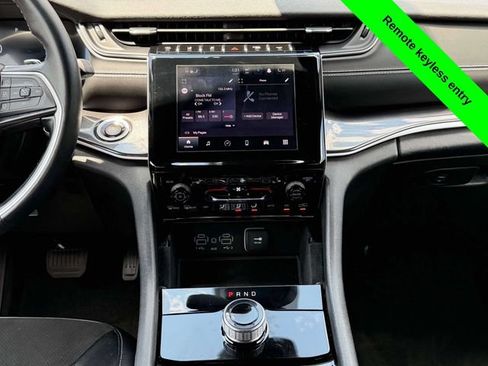 Used 2022 Jeep Grand Cherokee Altitude AWD/4WD image 29
