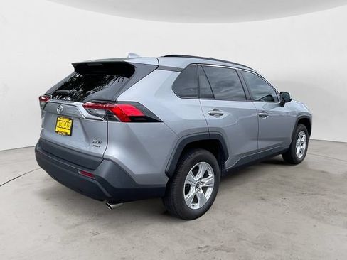 Used 2021 Toyota RAV4 XLE w/ XLE Grade Weather Package AWD/4WD image 5