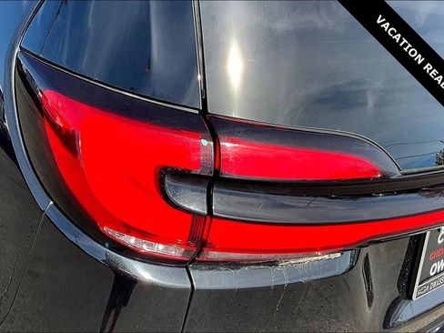 Used 2022 Chrysler Pacifica Limited w/ Uconnect Theater Family Group image 21