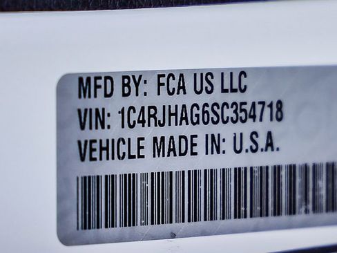 New 2025 Jeep Grand Cherokee Altitude image 28