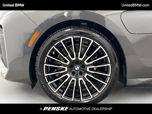 New 2026 BMW 750e xDrive w/ Premium Package image 2