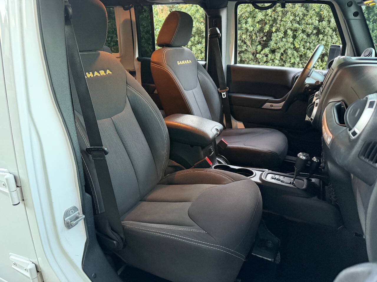 Used 2014 Jeep Wrangler Unlimited Sahara w/ Connectivity Group AWD/4WD image 27