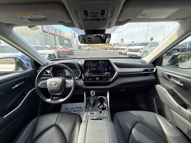 Used 2021 Toyota Highlander XLE AWD/4WD image 23