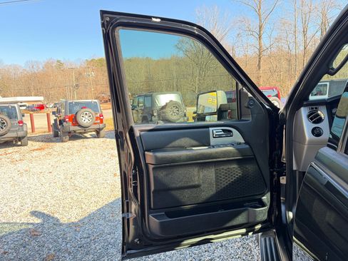 Used 2017 Ford Expedition EL XLT w/ Equipment Group 202A image 9