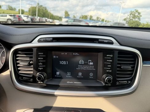 Used 2018 Kia Sorento AWD image 26