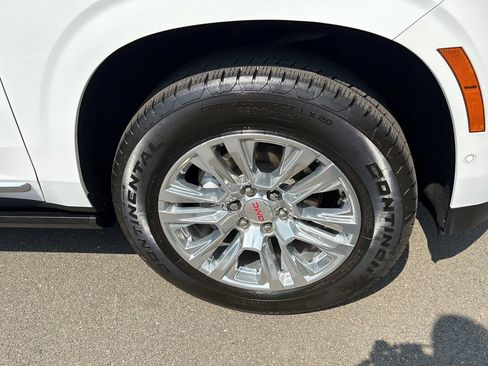 Used 2025 GMC Yukon Denali w/ Sun & Power Step Package AWD/4WD image 7