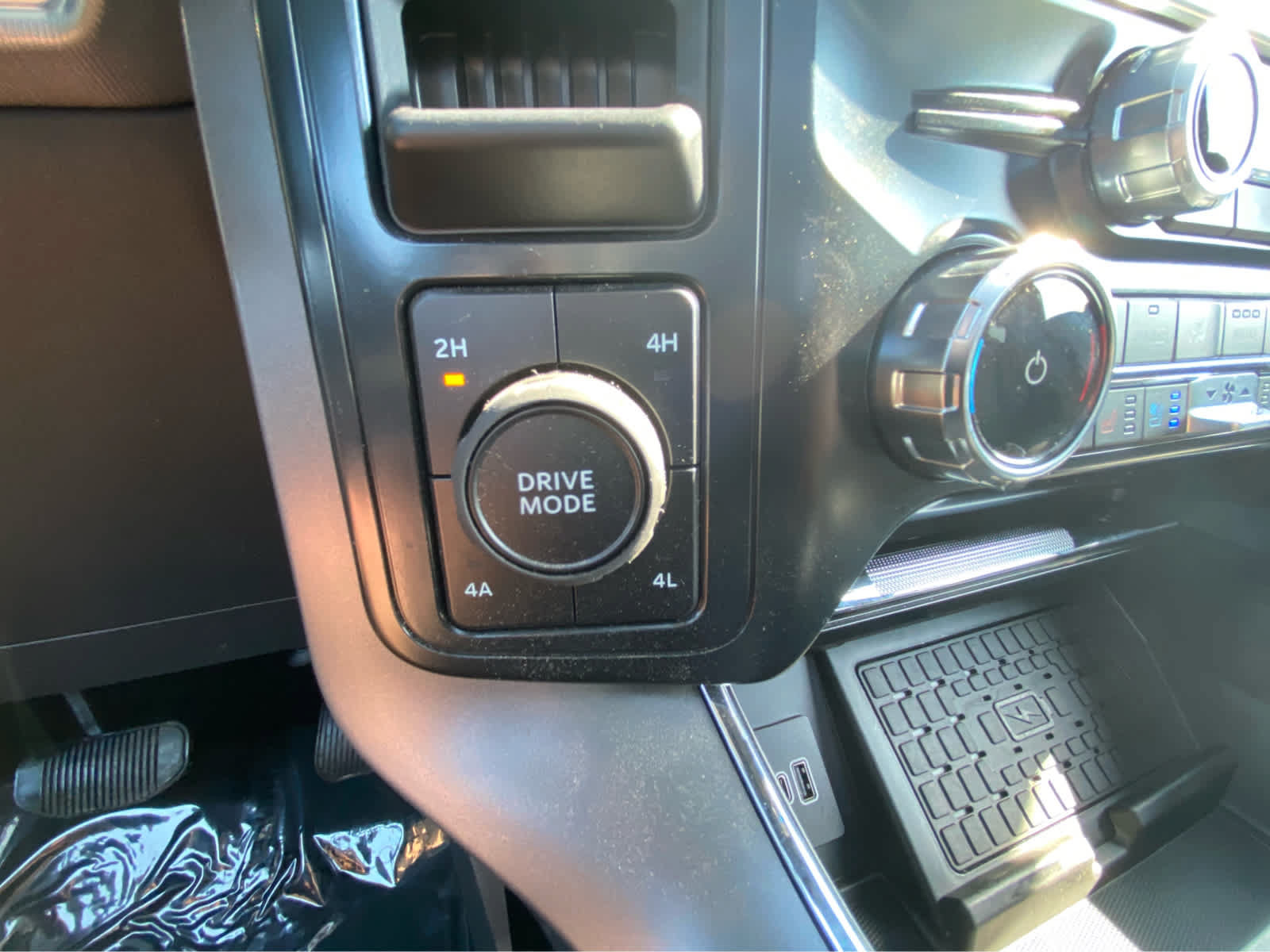 Used 2025 Ford F150 Lariat w/ Equipment Group 502A High AWD/4WD image 28