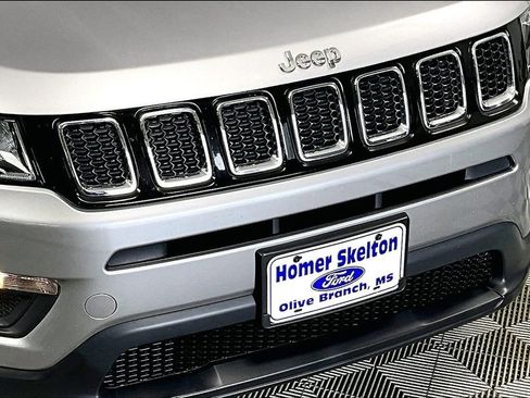 Used 2018 Jeep Compass Latitude w/ Cold Weather Group image 30