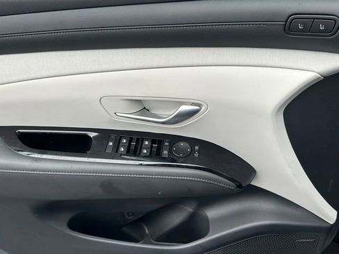 Used 2025 Hyundai Tucson Limited image 7