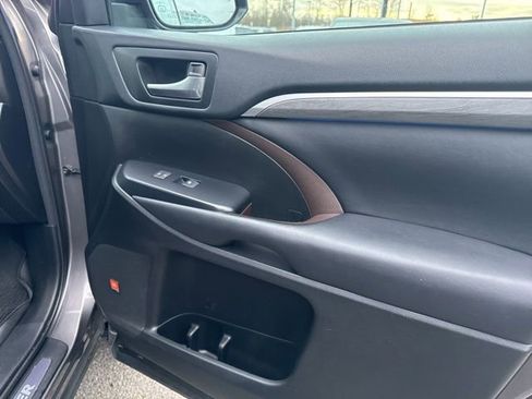 Used 2018 Toyota Highlander Limited image 9