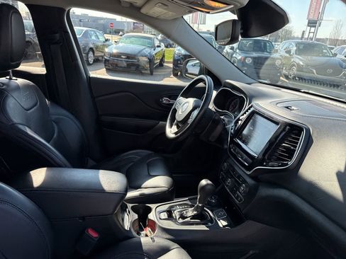Used 2019 Jeep Cherokee Limited w/ Luxury Group image 23