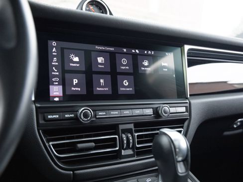 Certified 2021 Porsche Macan S AWD/4WD image 25