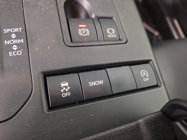 Used 2022 Toyota Highlander XLE FWD image 27