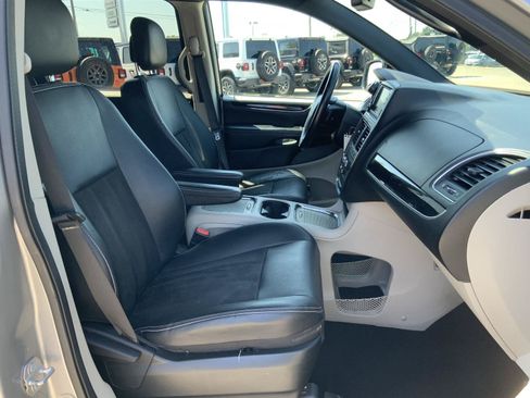 Used 2019 Dodge Grand Caravan SXT FWD image 48