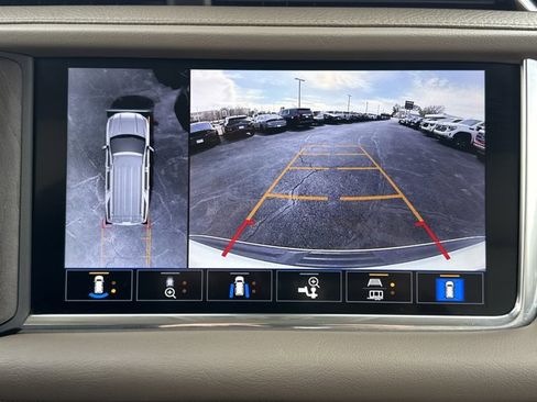 Used 2021 GMC Yukon XL Denali w/ Denali Premium Package image 10