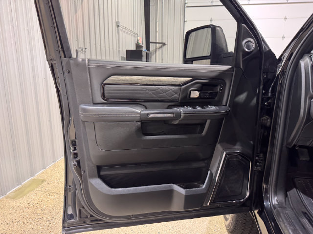 Used 2025 RAM 2500 Limited AWD/4WD image 9
