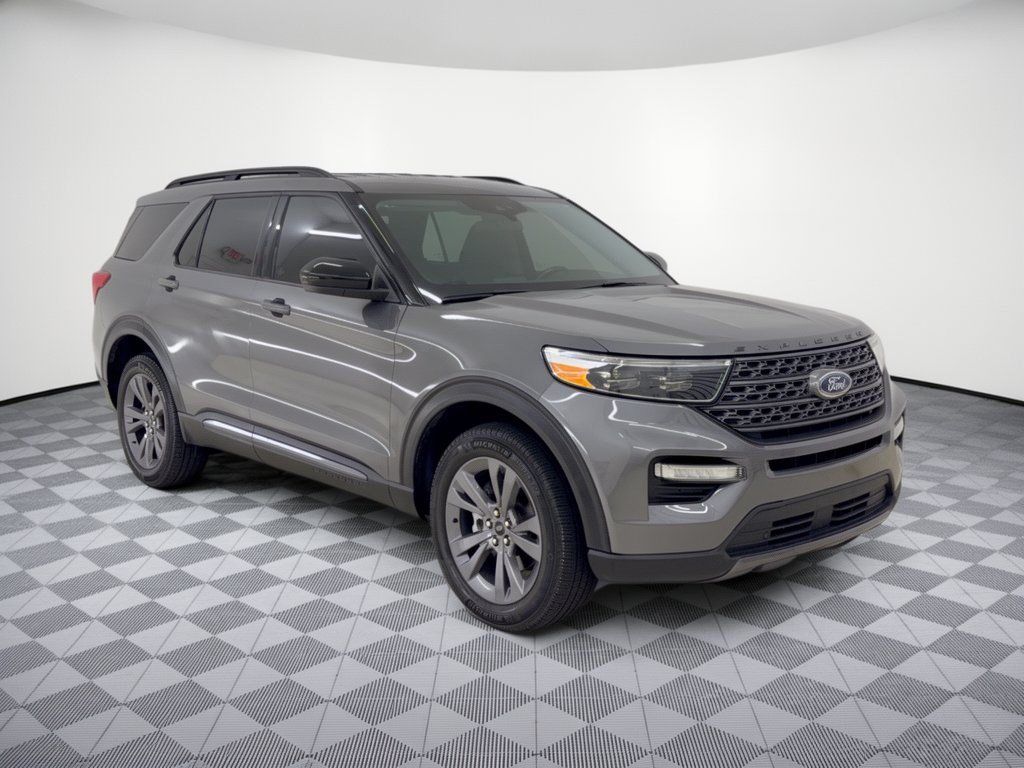 Used 2023 Ford Explorer XLT w/ Equipment Group 202A AWD/4WD image 7