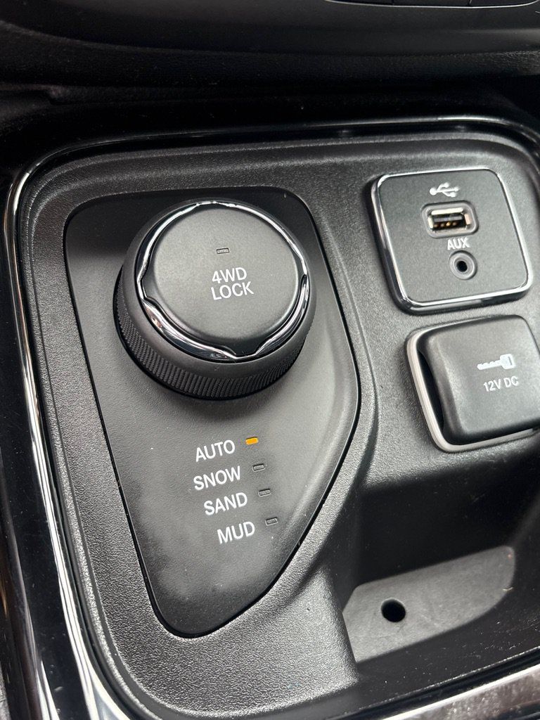 Used 2019 Jeep Compass Latitude AWD/4WD image 16