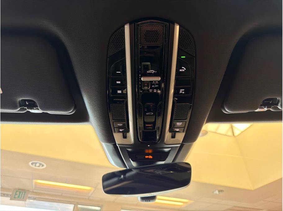 Used 2023 Porsche Cayenne AWD/4WD image 30