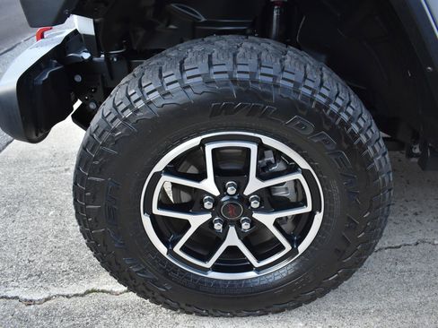 Used 2024 Jeep Gladiator Rubicon w/ Convenience Group image 11