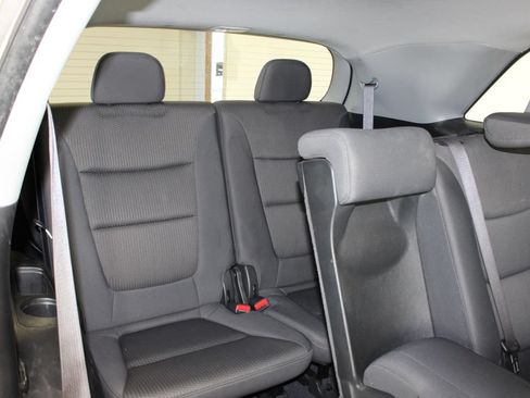 Used 2012 Kia Sorento FWD w/ Third Row Pkg image 8