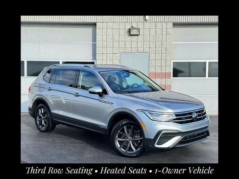 Used 2023 Volkswagen Tiguan SE image 1