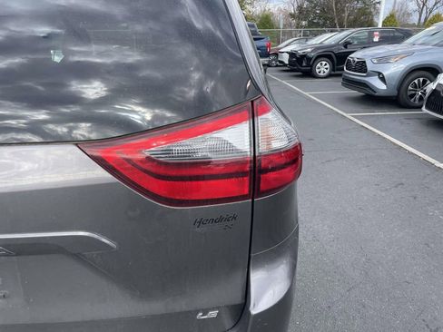Used 2020 Toyota Sienna LE image 17
