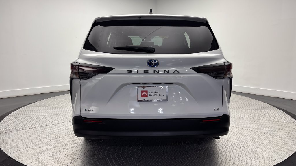 Used 2025 Toyota Sienna LE FWD image 37